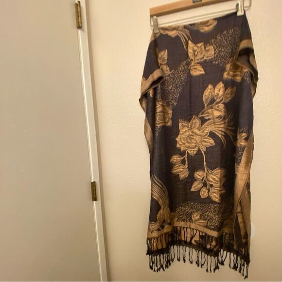 Ama Waterways navy blue beige tan large floral print fringe Scarf 28x76 - Picture 2 of 10